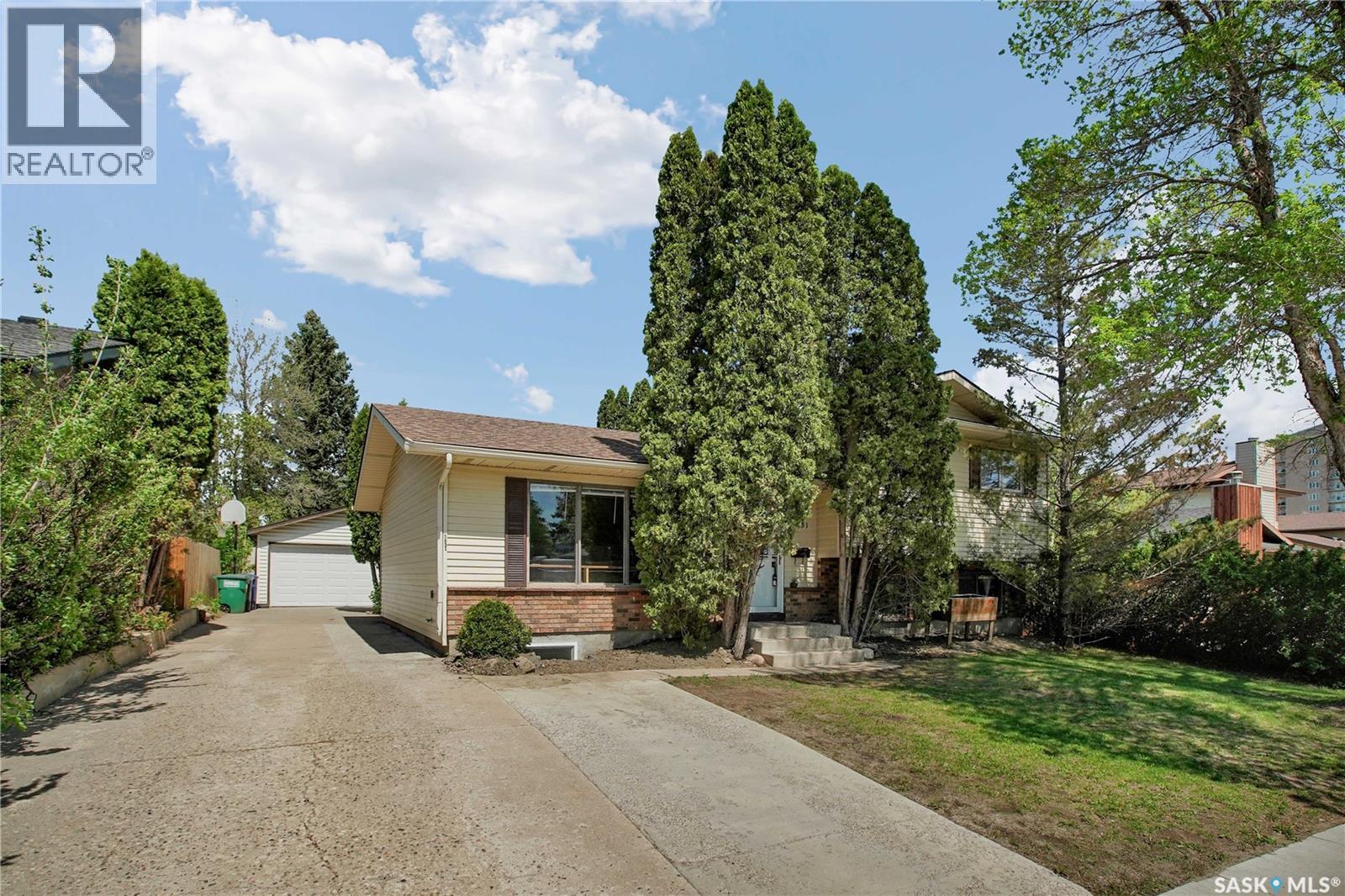 3831 Taylor STREET E - Image 2