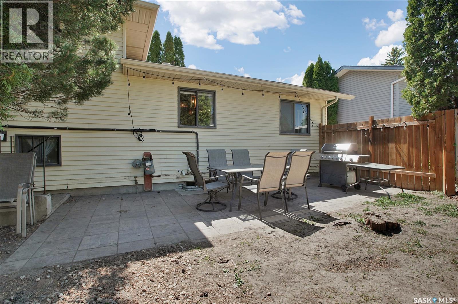 3831 Taylor STREET E - 28