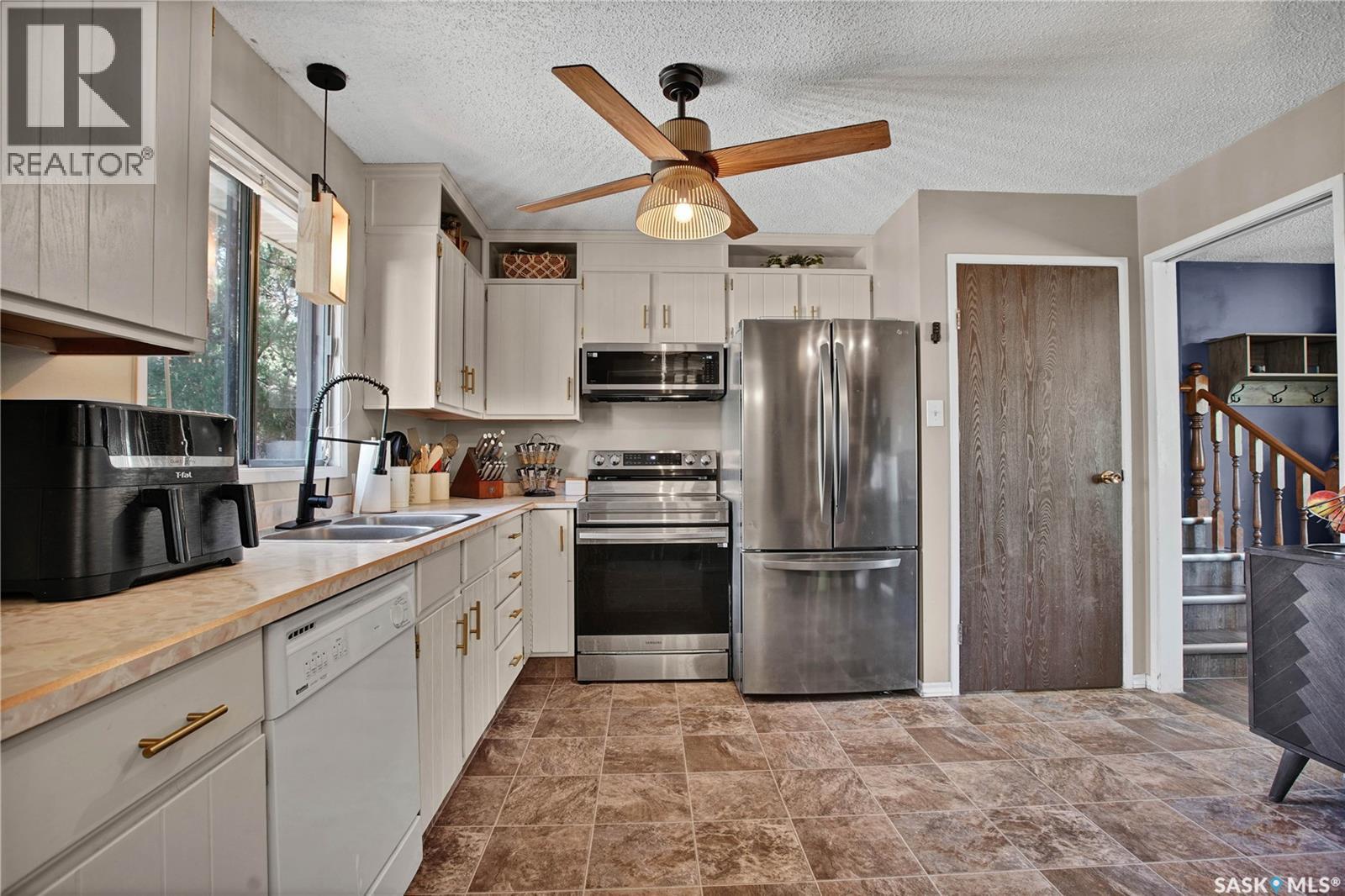3831 Taylor STREET E - 8