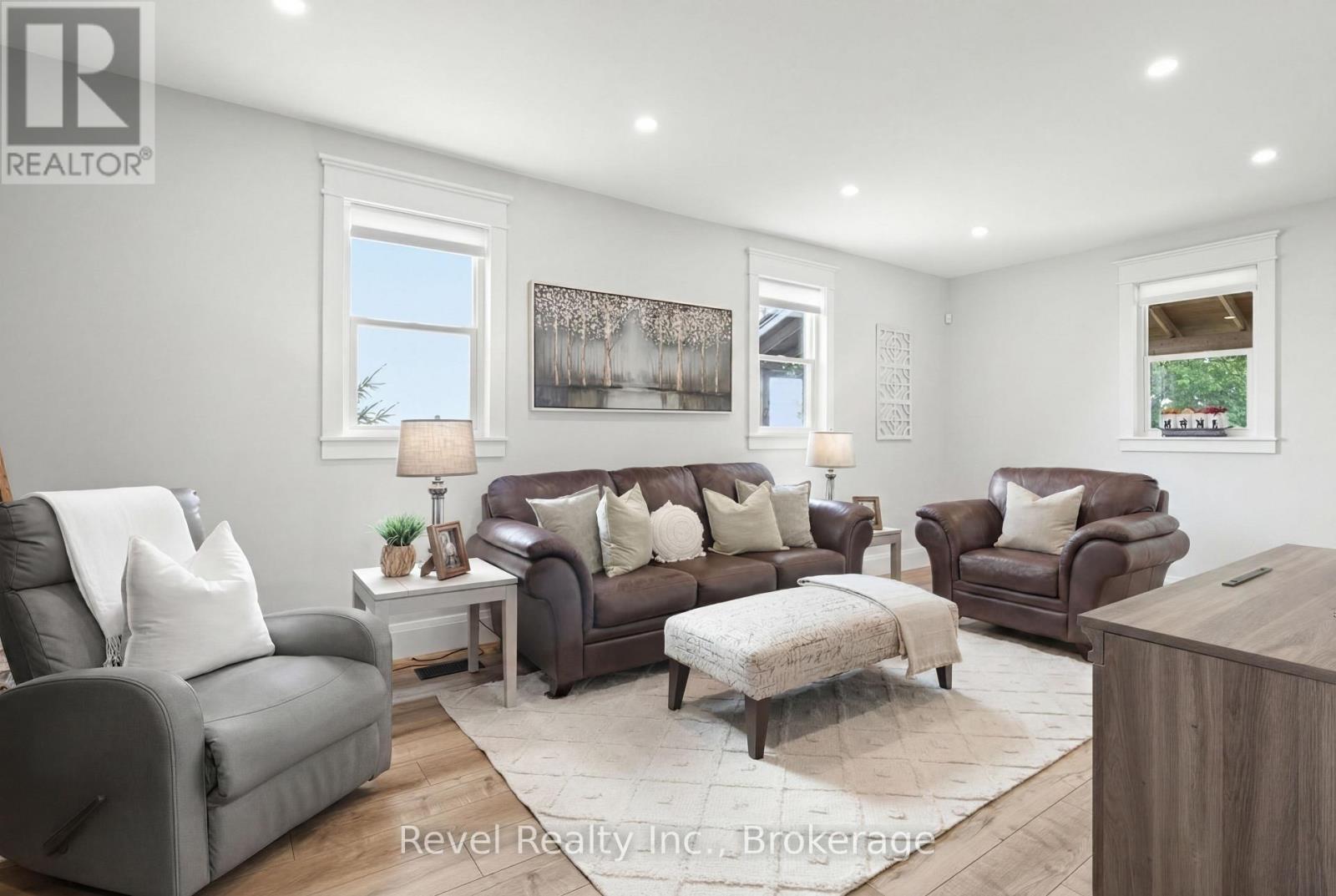 454 COLBORNE STREET W - 21
