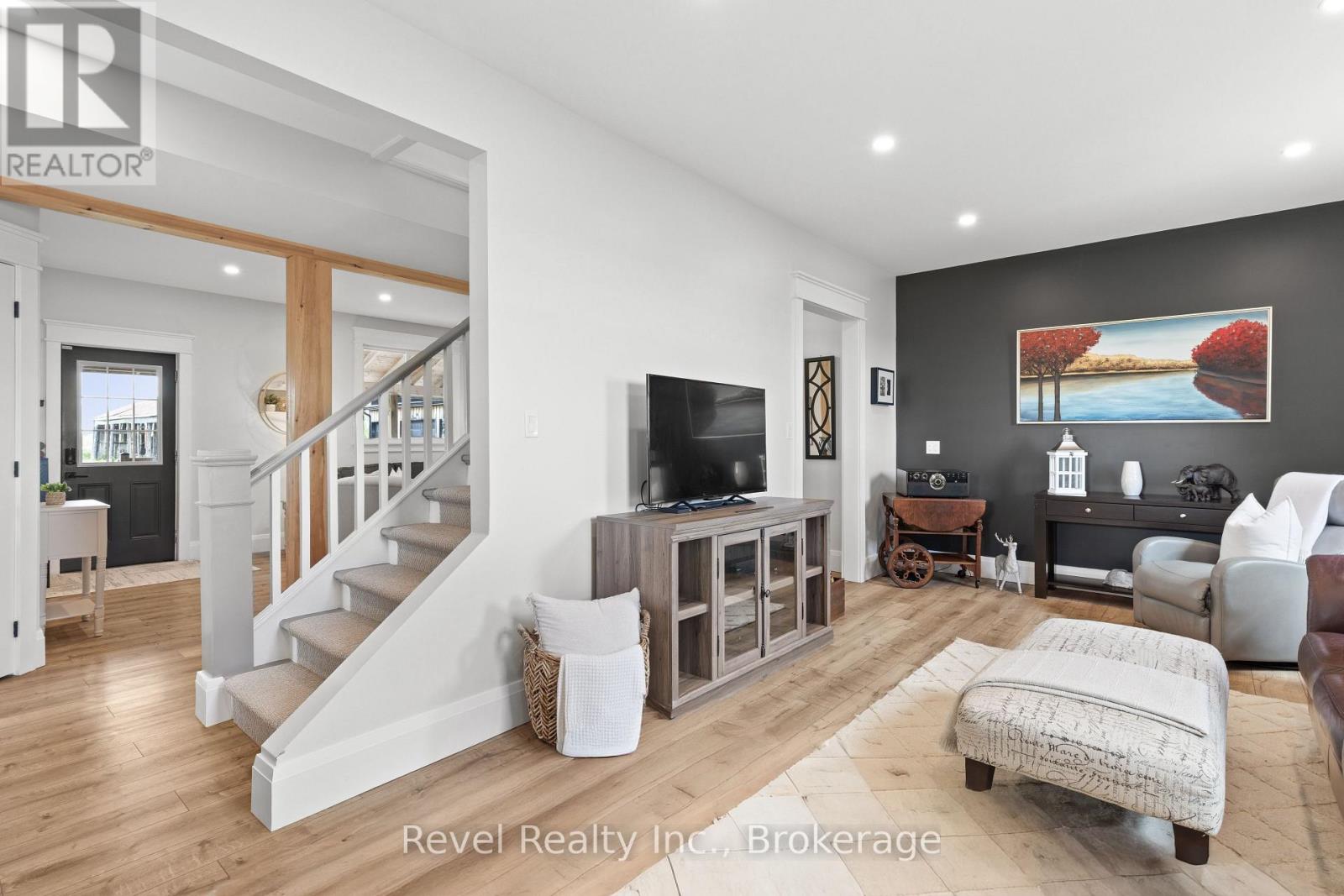 454 COLBORNE STREET W - 23