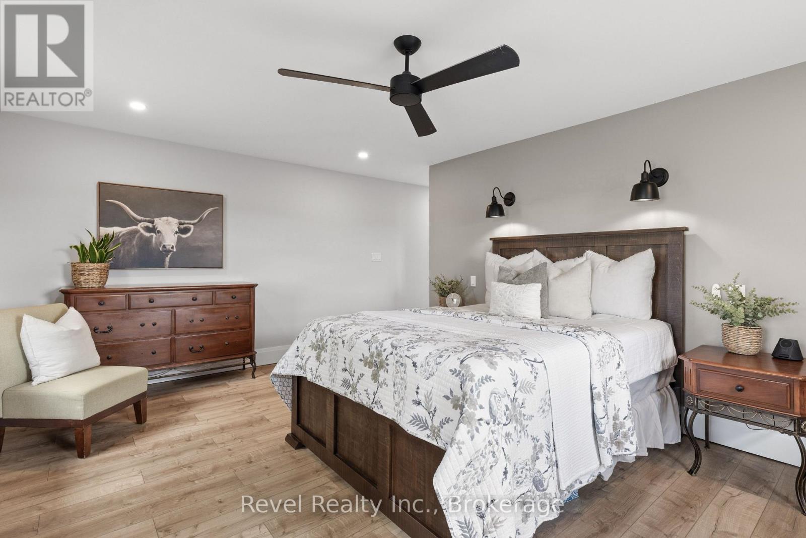 454 COLBORNE STREET W - 27