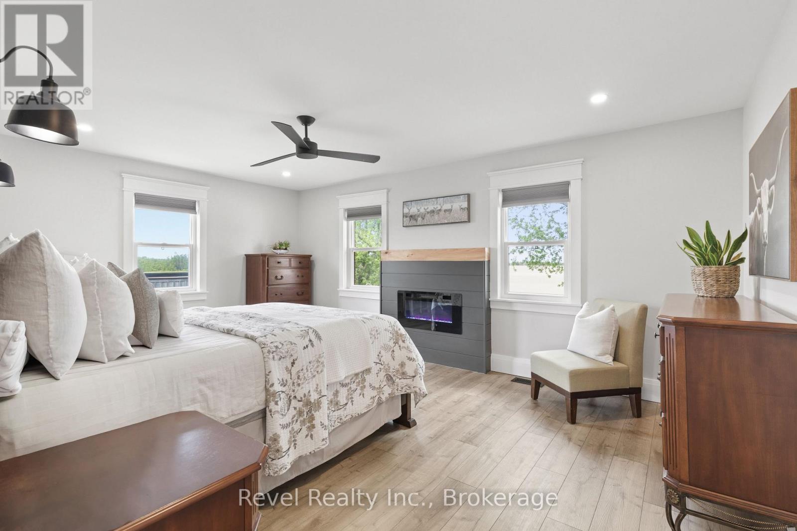 454 COLBORNE STREET W - 28