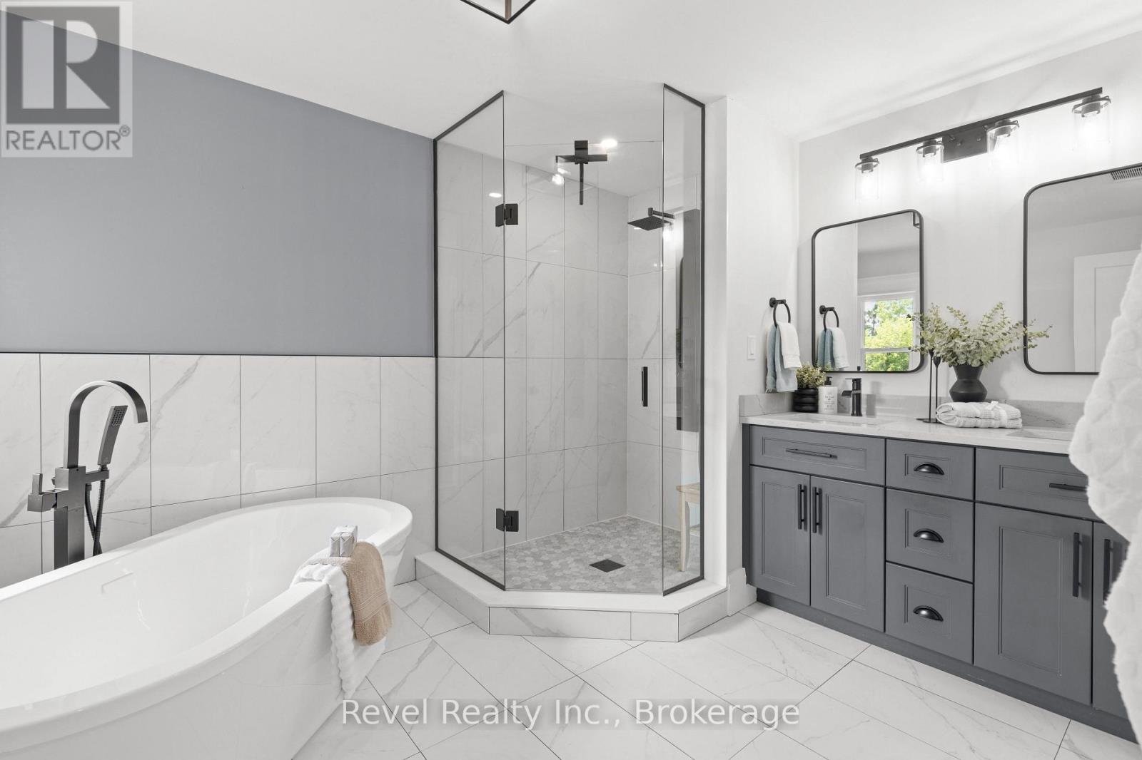 454 COLBORNE STREET W - 30