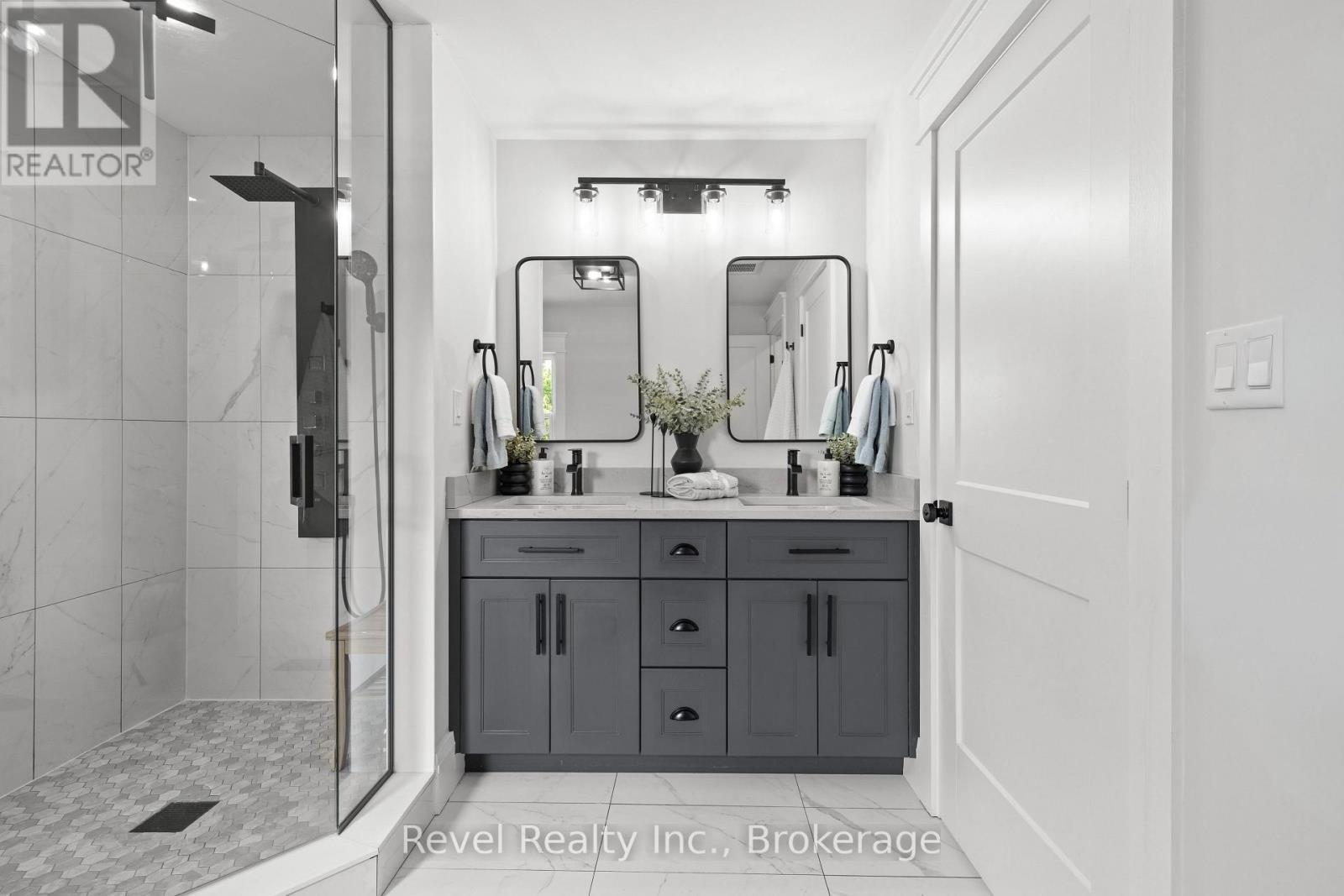 454 COLBORNE STREET W - 31