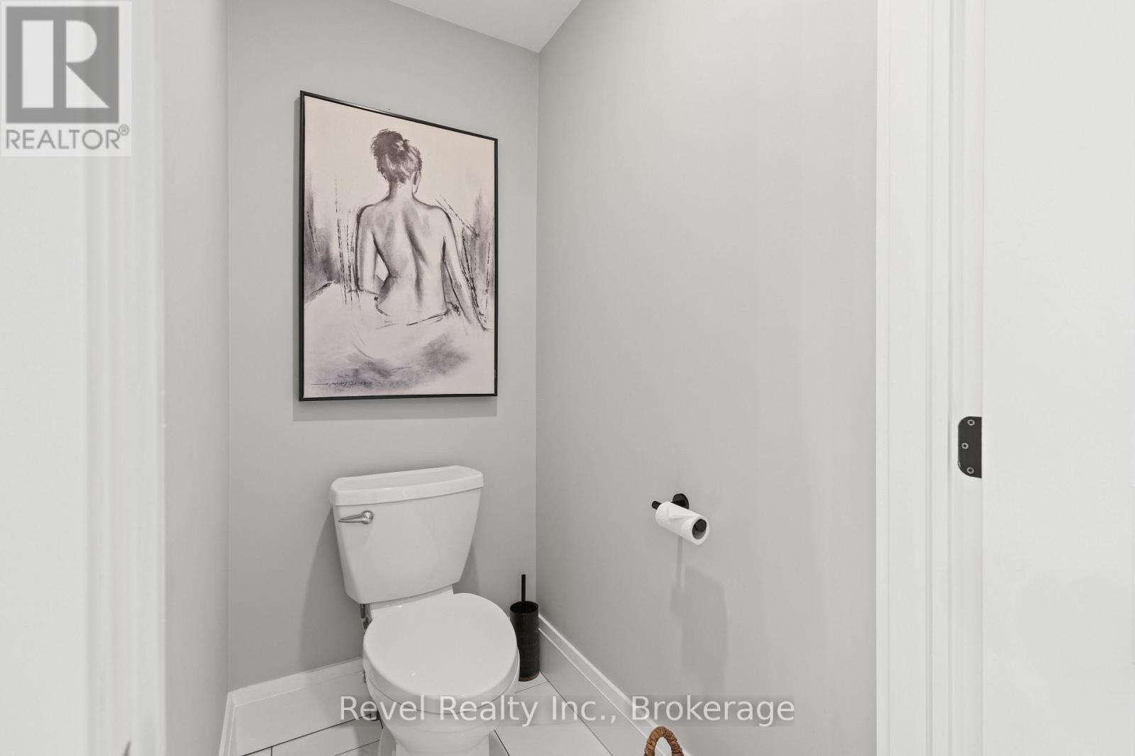 454 COLBORNE STREET W - 32