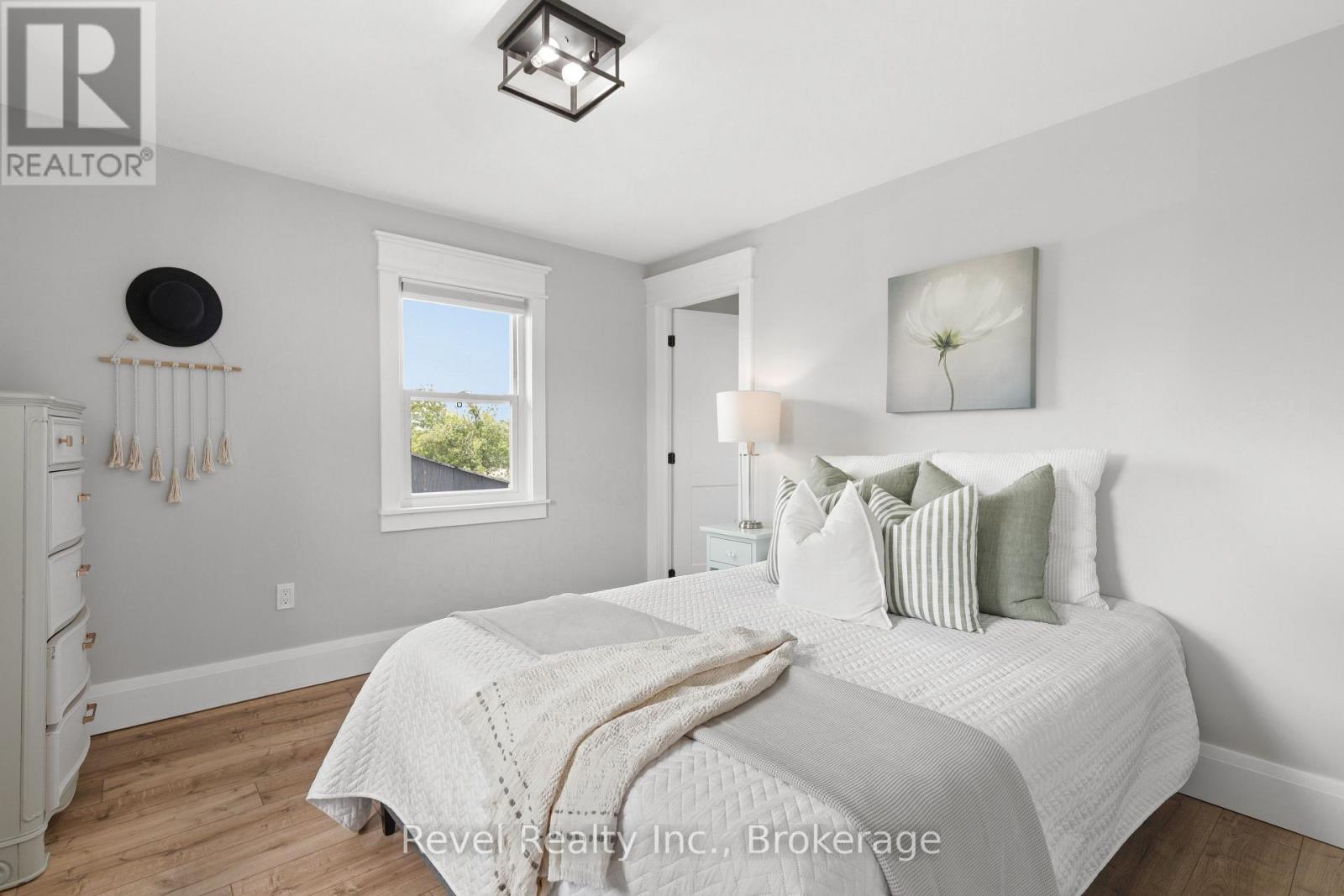 454 COLBORNE STREET W - 33