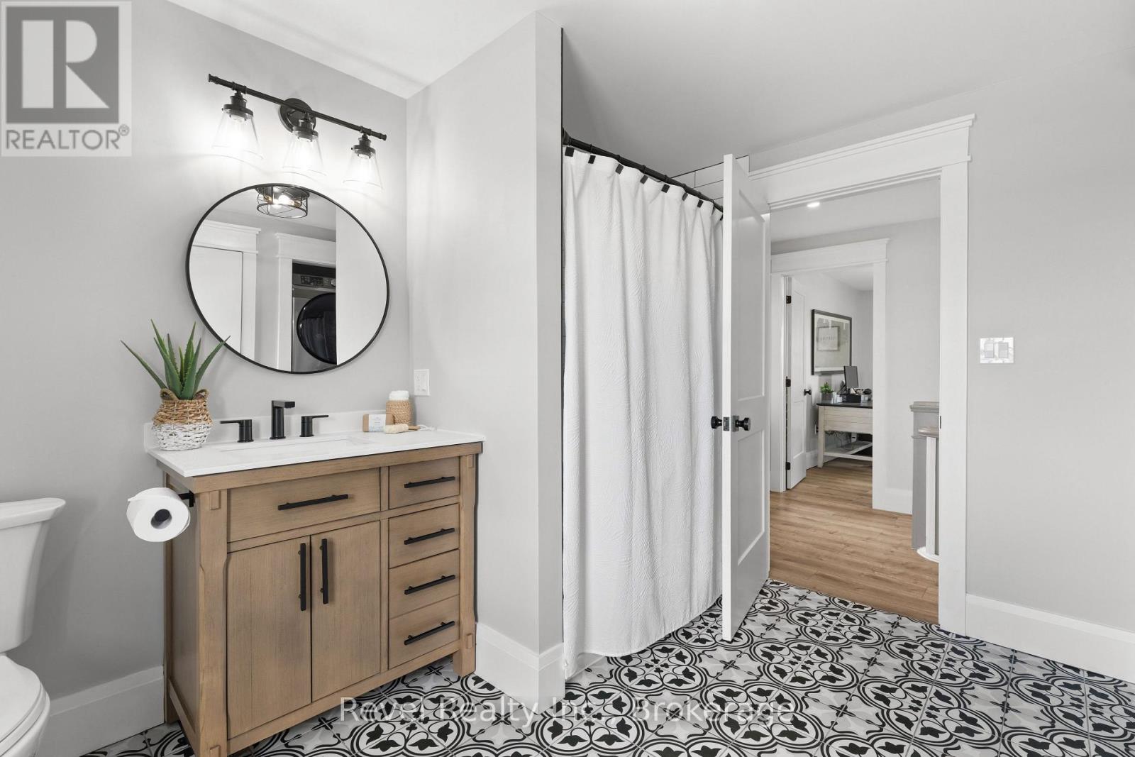 454 COLBORNE STREET W - 34