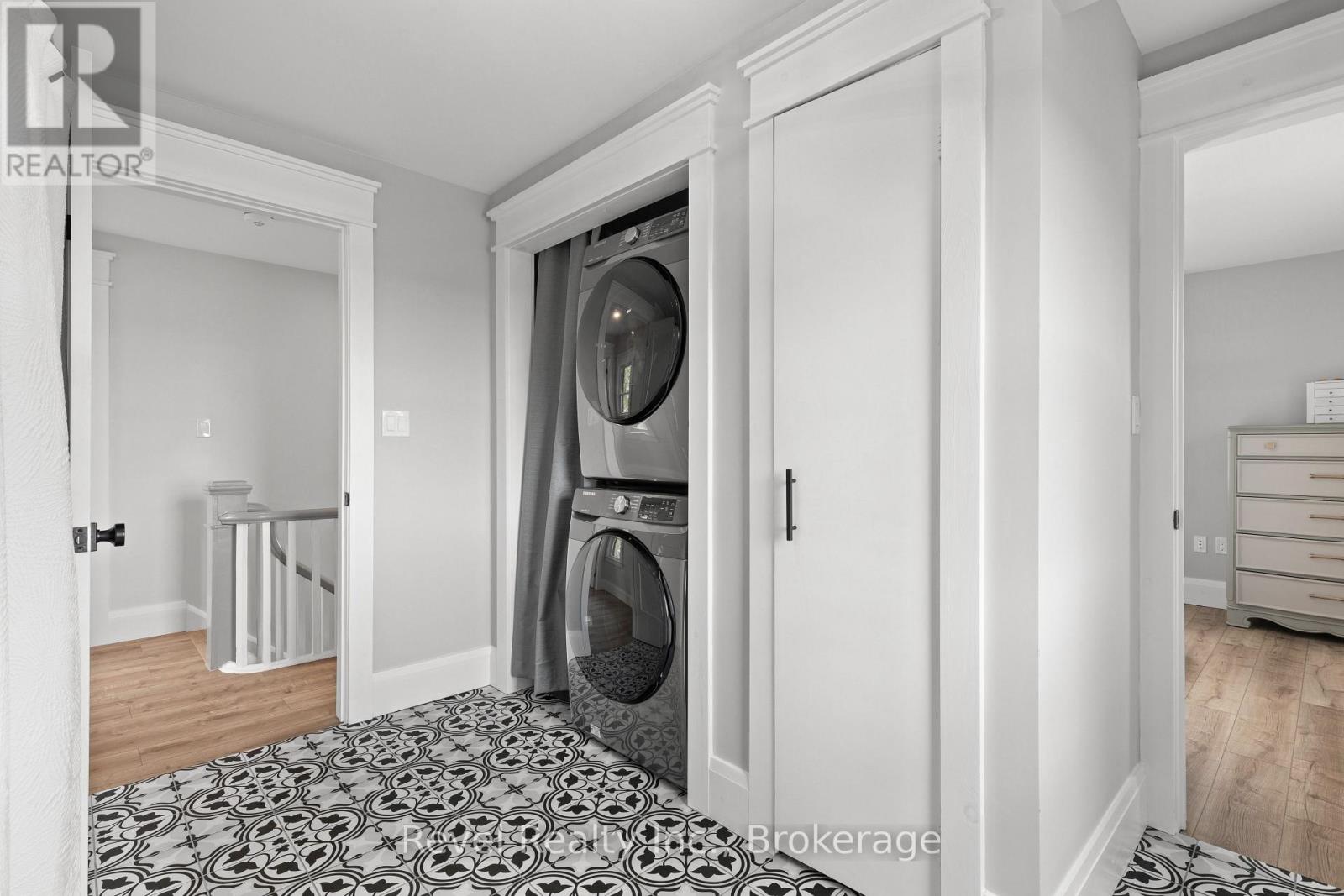 454 COLBORNE STREET W - 35