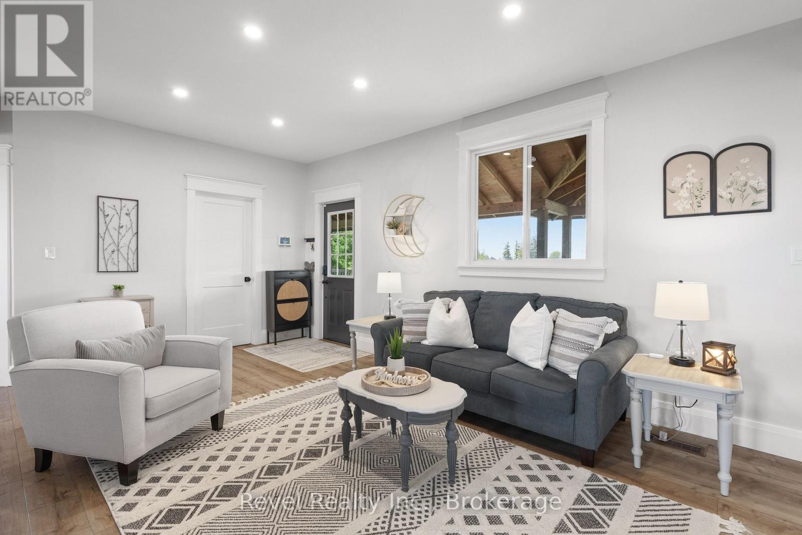 454 COLBORNE STREET W - 8