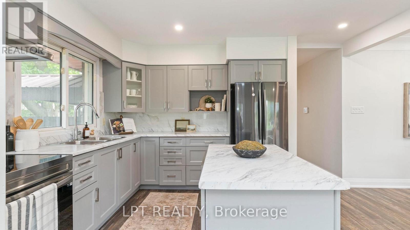 637 ROSS STREET - 10