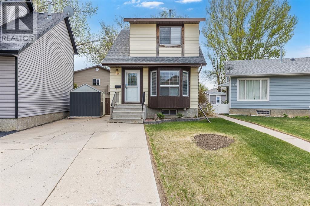 160 South Ridge Crescent SW - 1