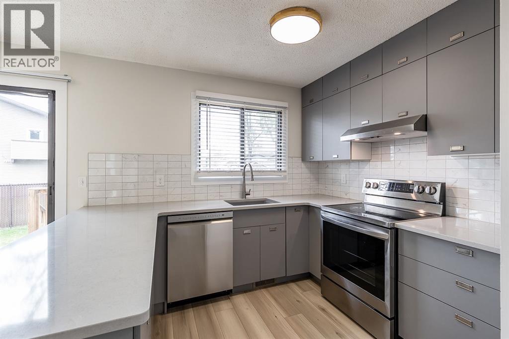 160 South Ridge Crescent SW - 13