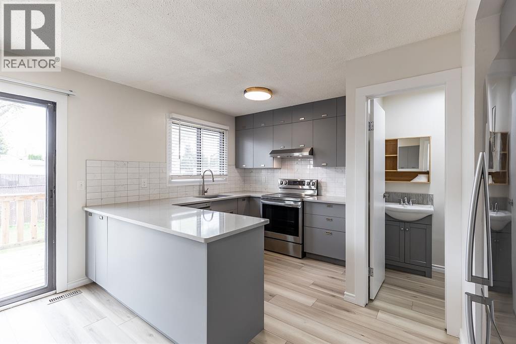 160 South Ridge Crescent SW - 11