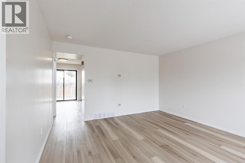 160 South Ridge Crescent SW - 7