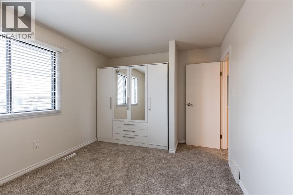 160 South Ridge Crescent SW - 30