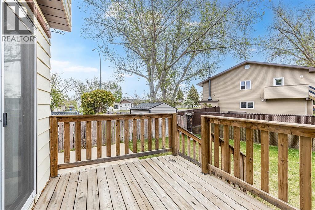 160 South Ridge Crescent SW - 43