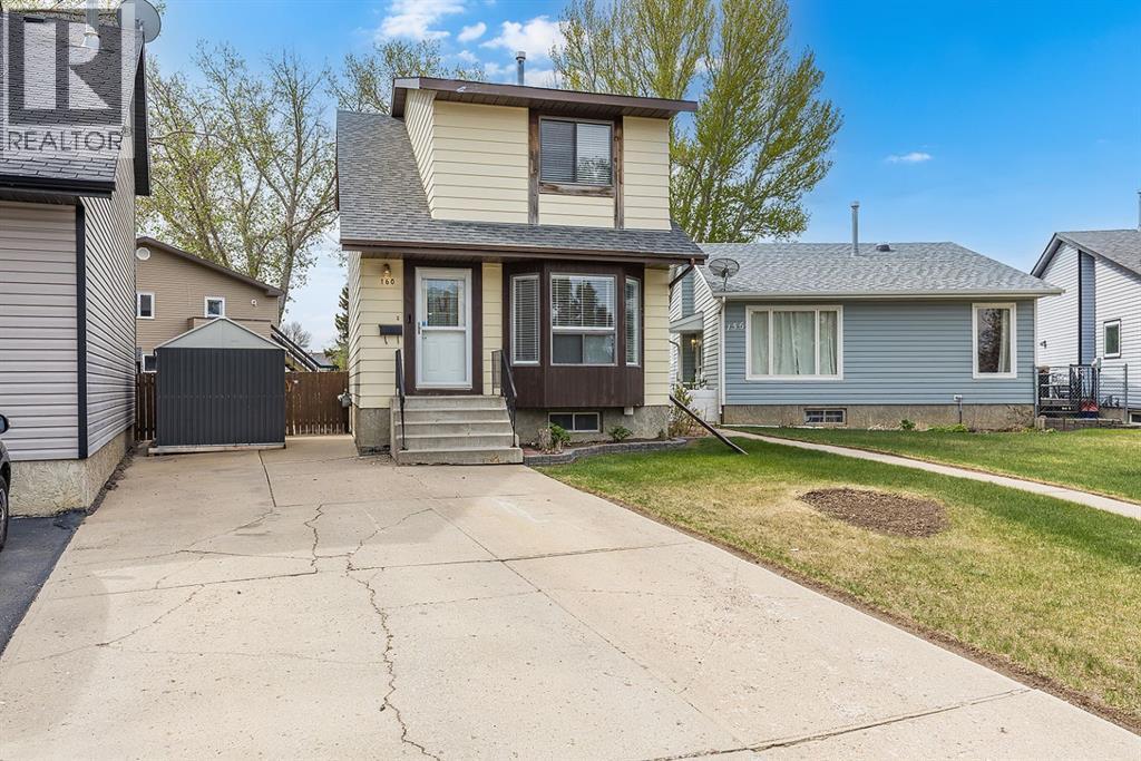 160 South Ridge Crescent SW - 2