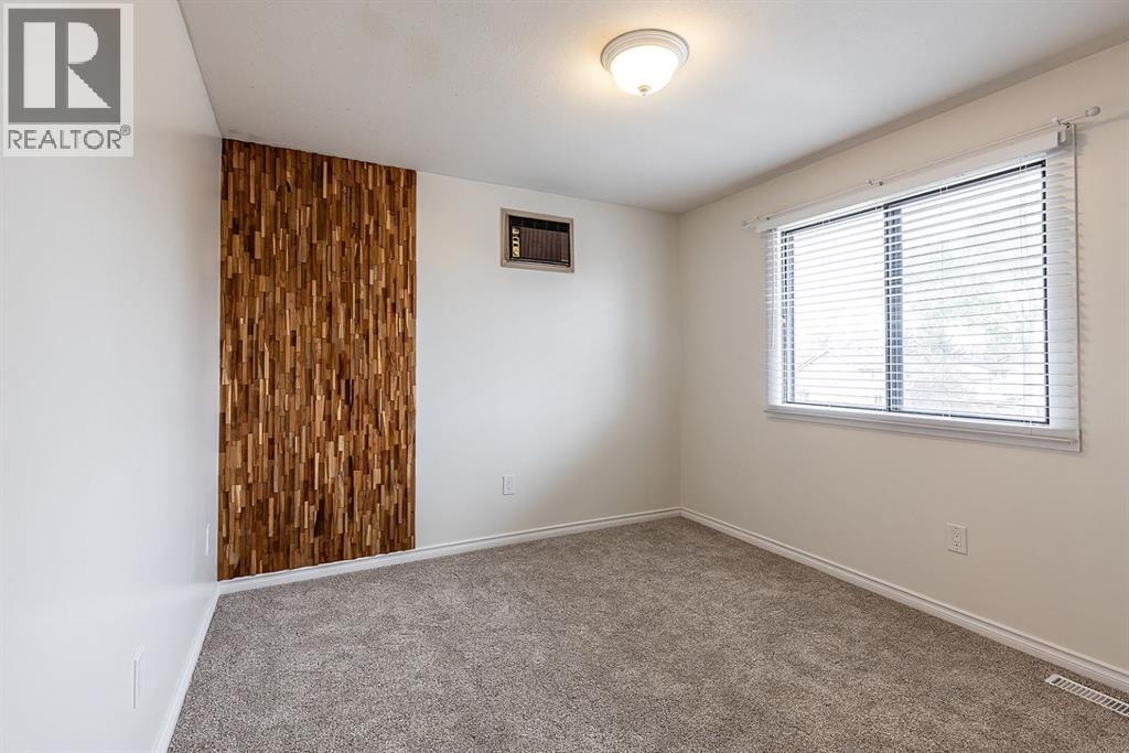 160 South Ridge Crescent SW - 29