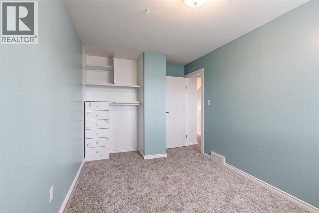 160 South Ridge Crescent SW - 26