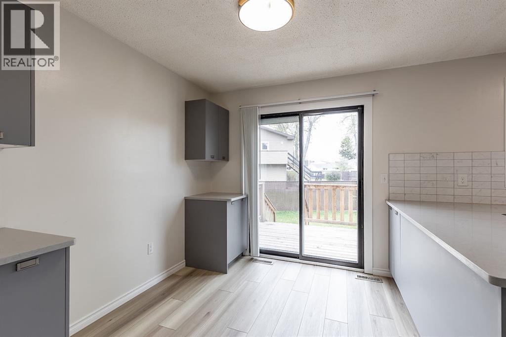 160 South Ridge Crescent SW - 16
