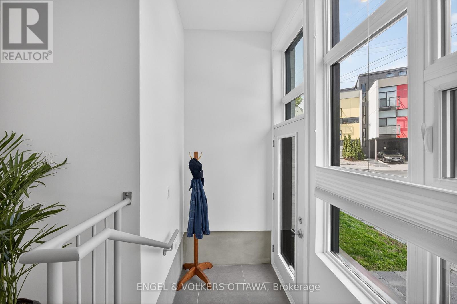 #102 101 PINHEY STREET - 6