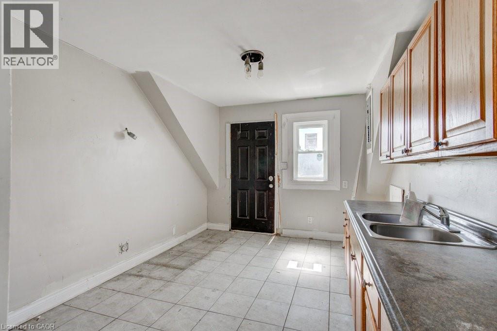 381 PIERRE Avenue - 32