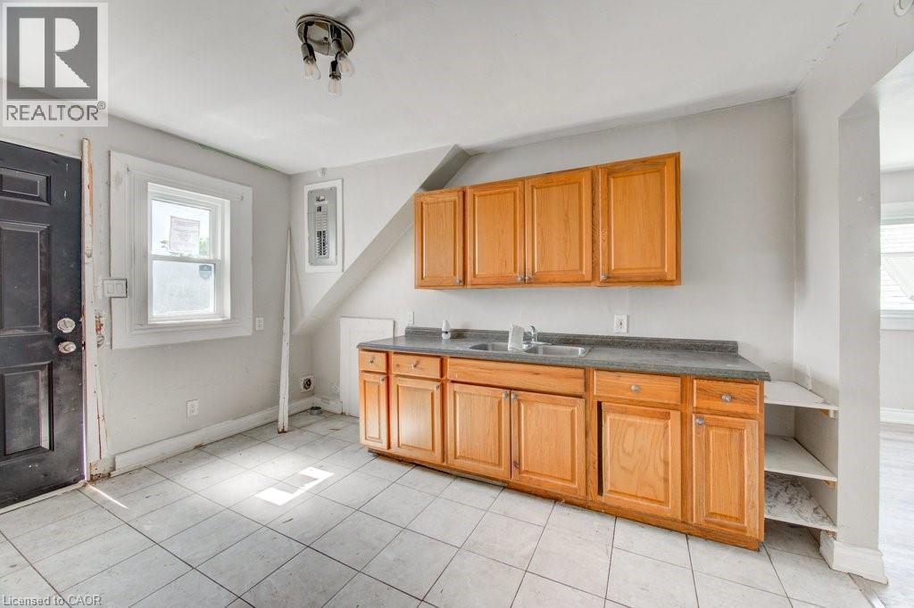 381 PIERRE Avenue - 33