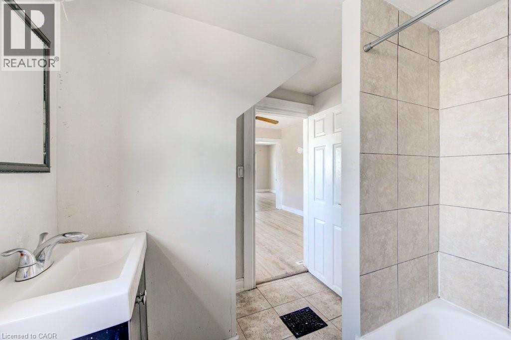 381 PIERRE Avenue - 40