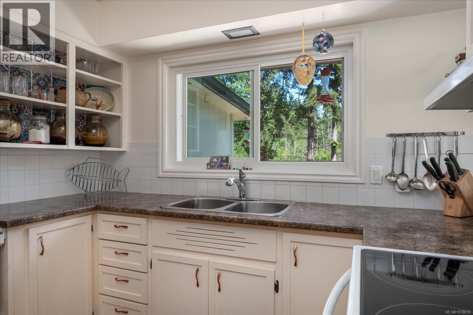 8959 Chemainus Rd - 14