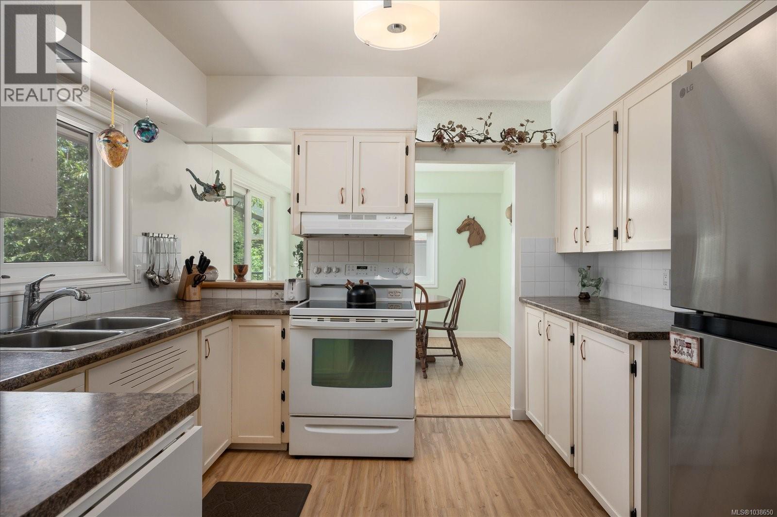 8959 Chemainus Rd - 16