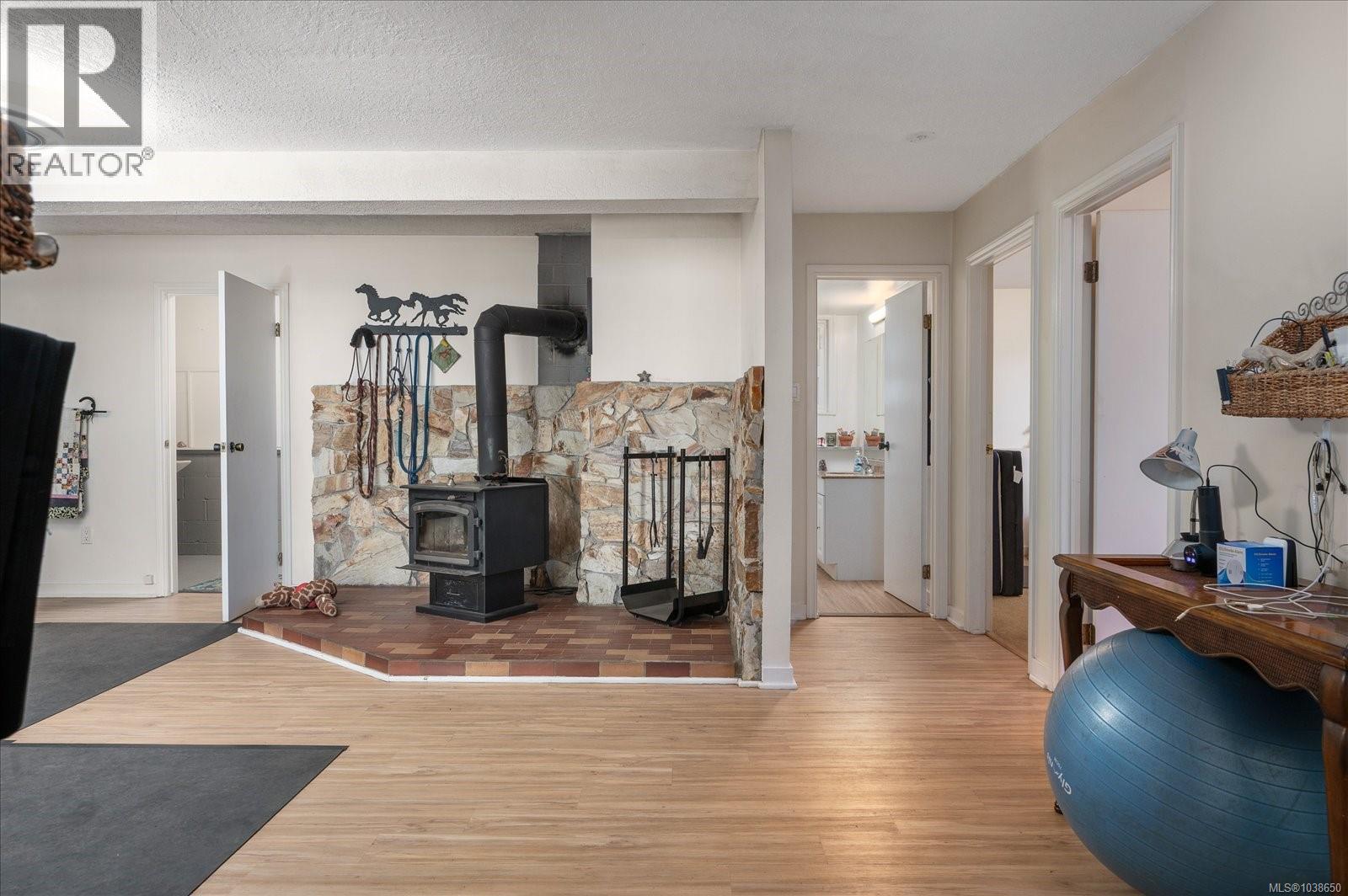 8959 Chemainus Rd - 24