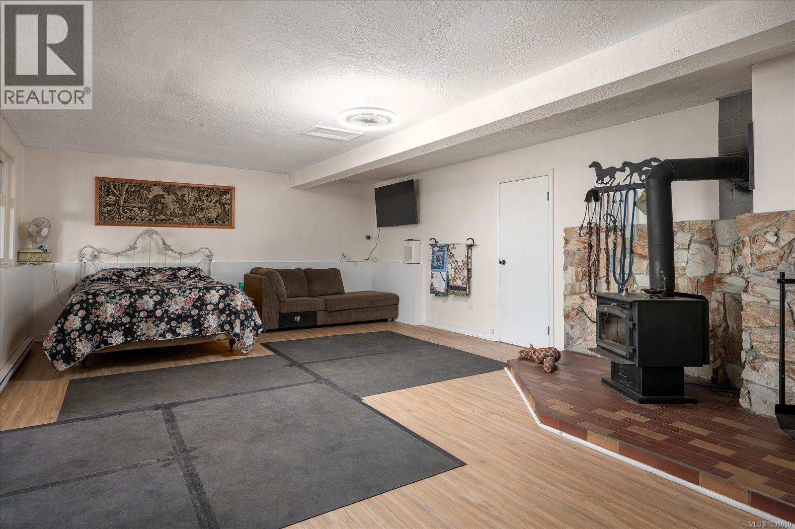 8959 Chemainus Rd - 25