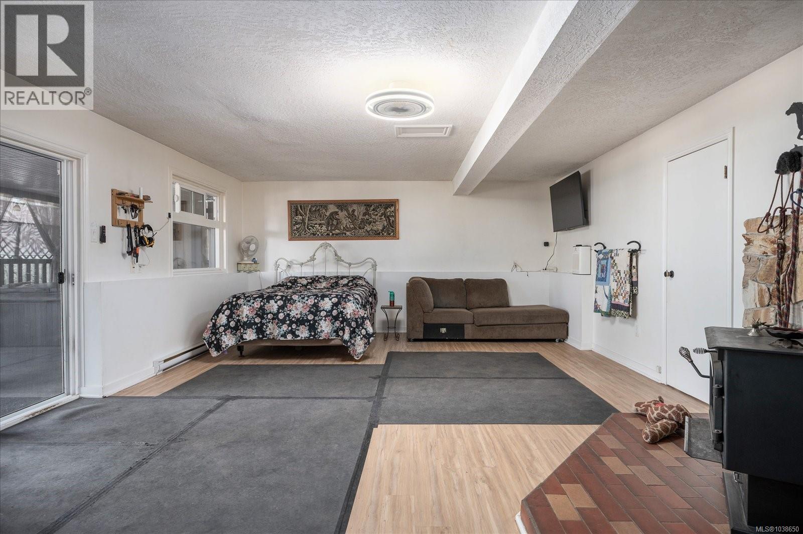 8959 Chemainus Rd - 26