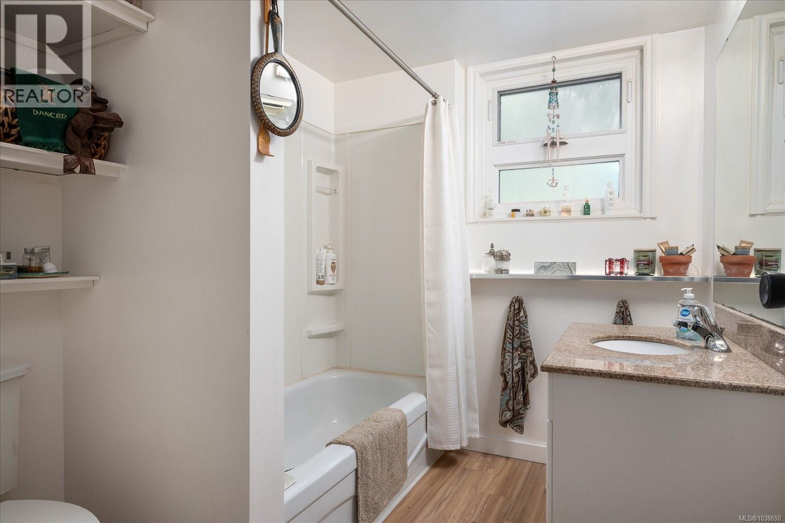 8959 Chemainus Rd - 34