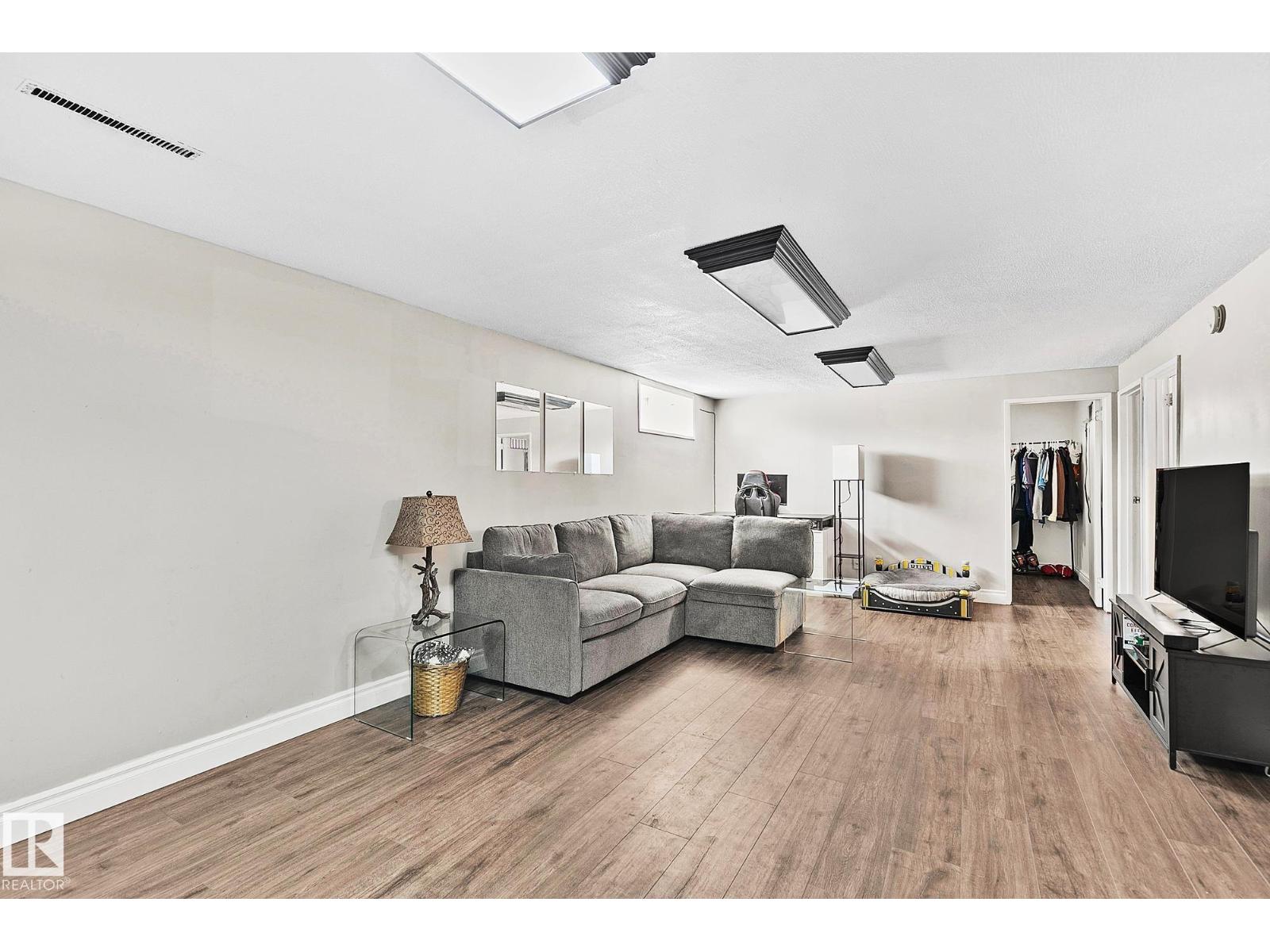 17059 98 ST NW - 16