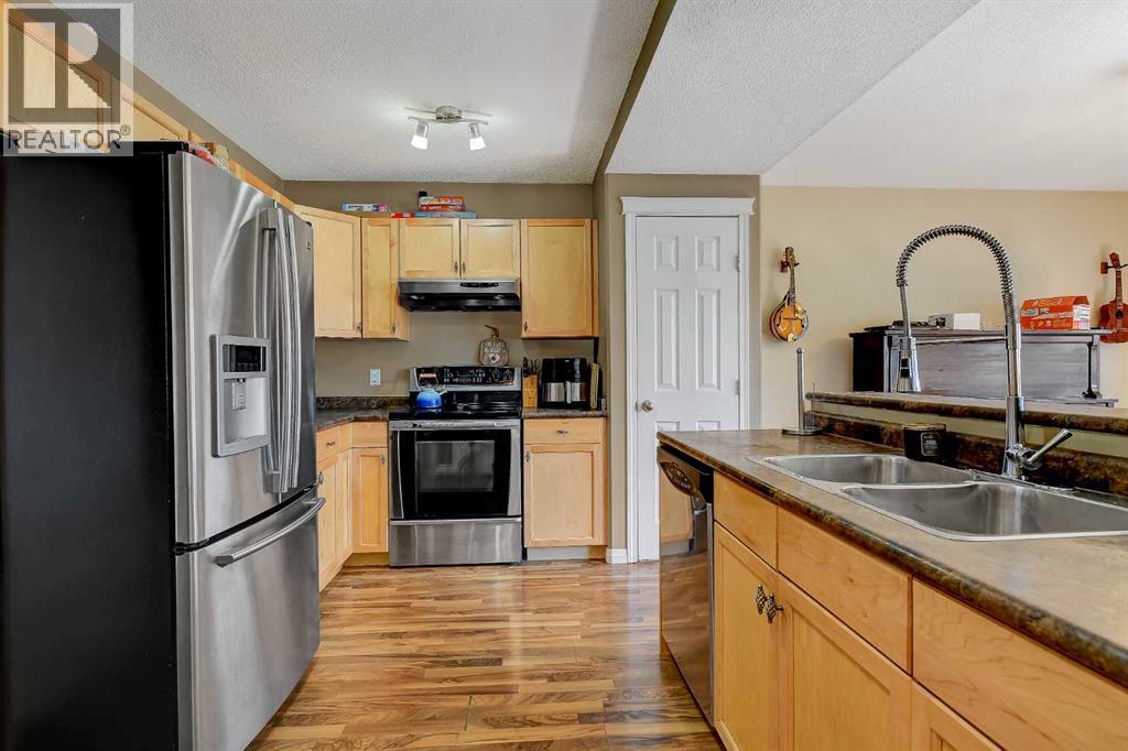 8717 65 Avenue - 10