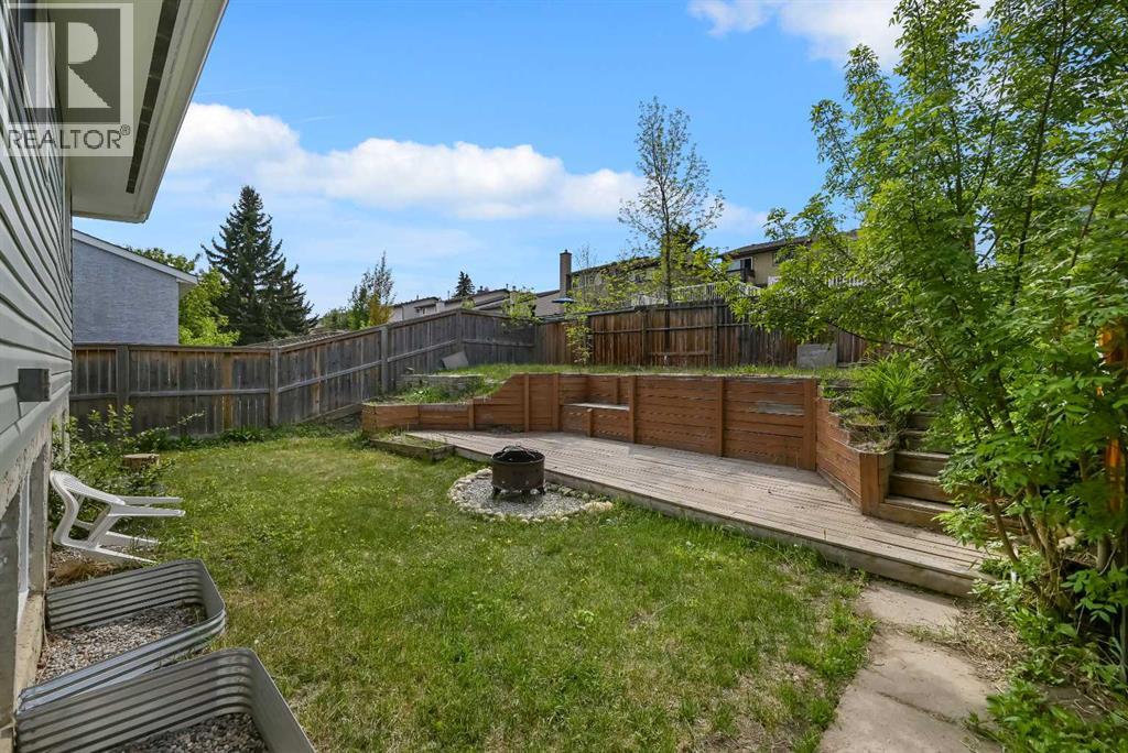 160 Strathcona Close SW - 23