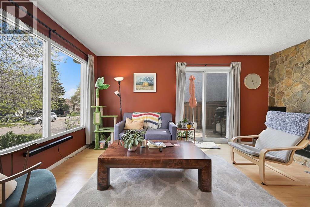 160 Strathcona Close SW - 3