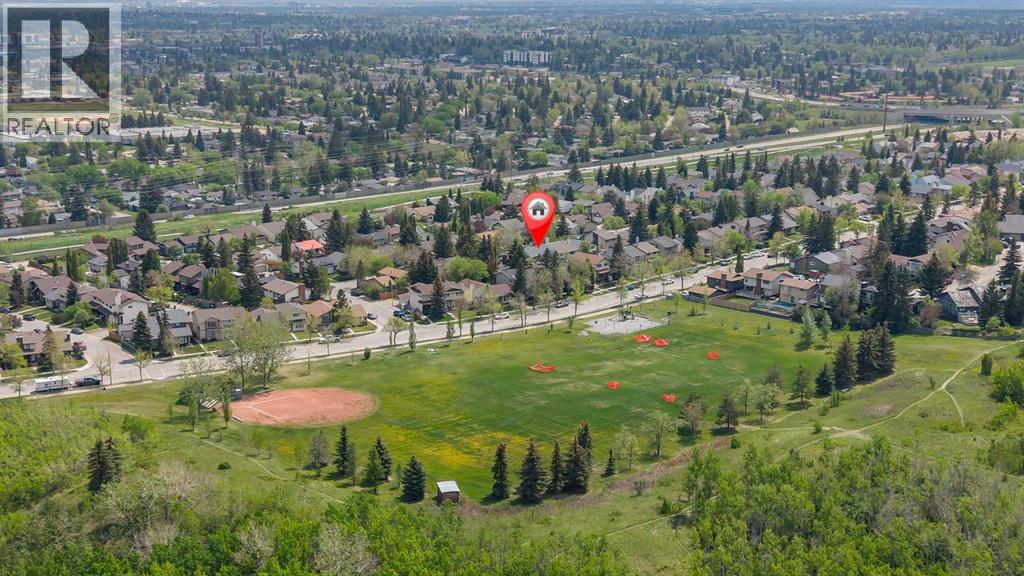 160 Strathcona Close SW - 31