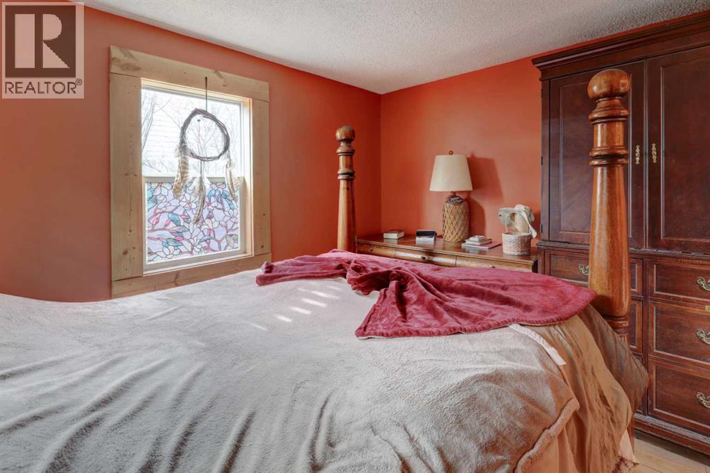 6424 32 Avenue NW - 20