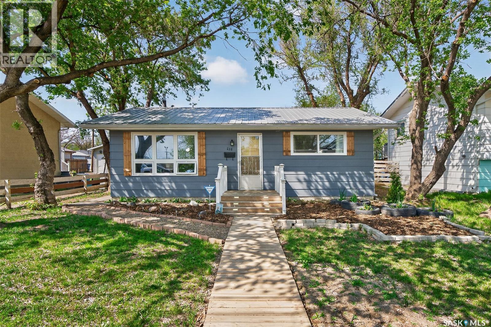 838 Ominica STREET W - 1