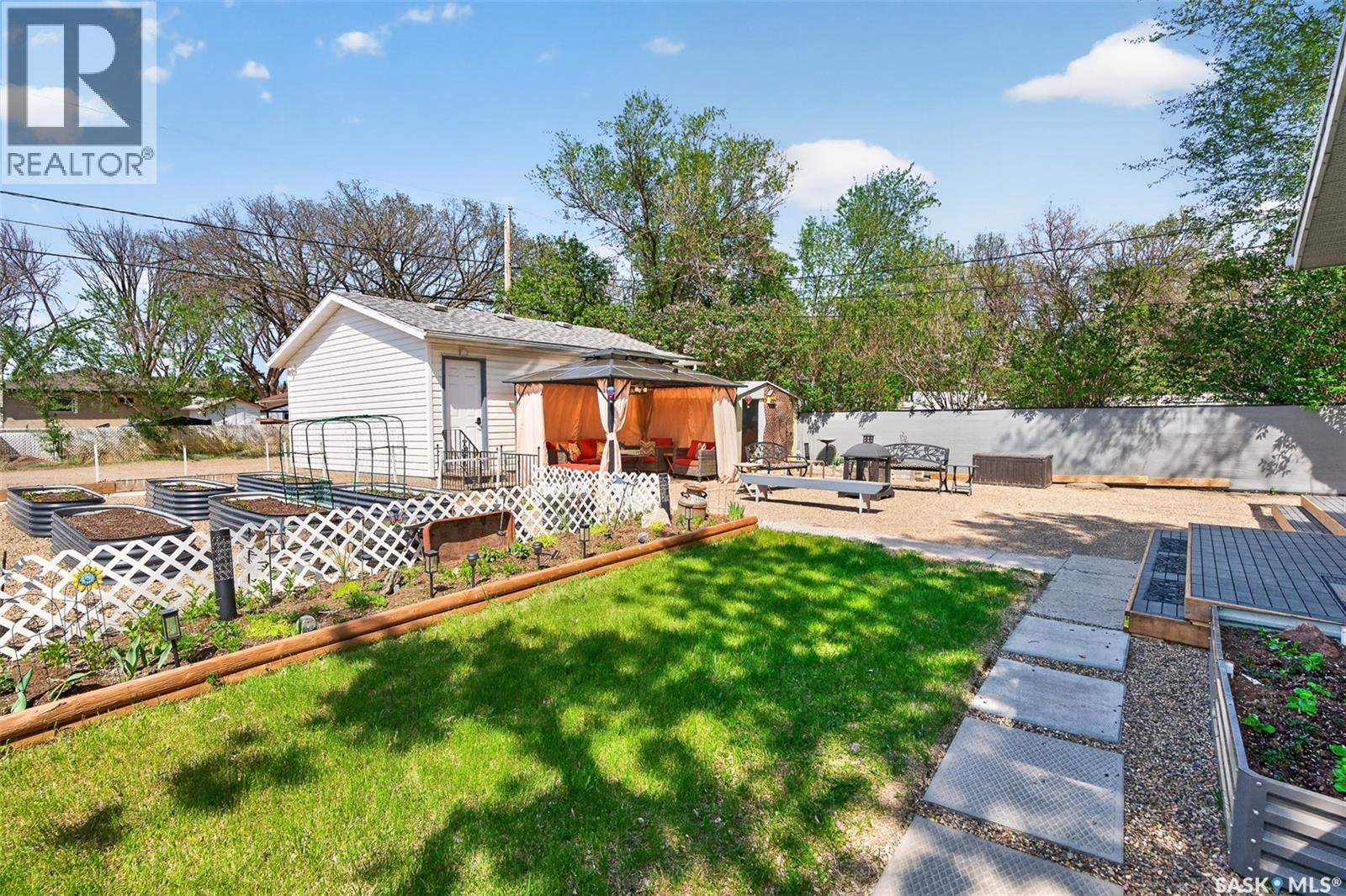 838 Ominica STREET W - 50
