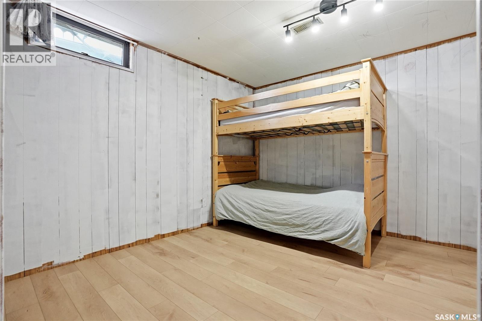 21 Potter CRESCENT - 30