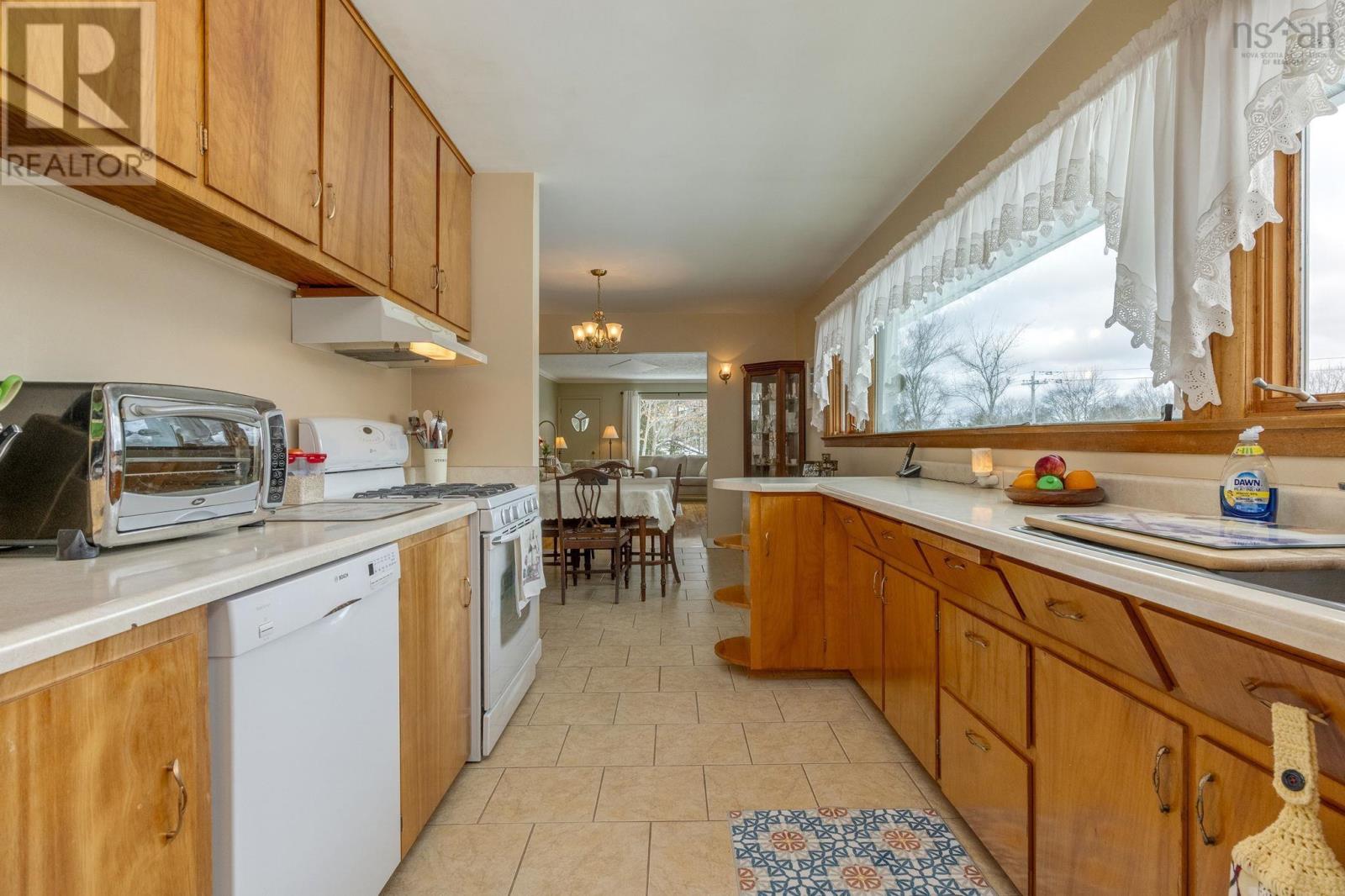 5442 Highway 2 - 13