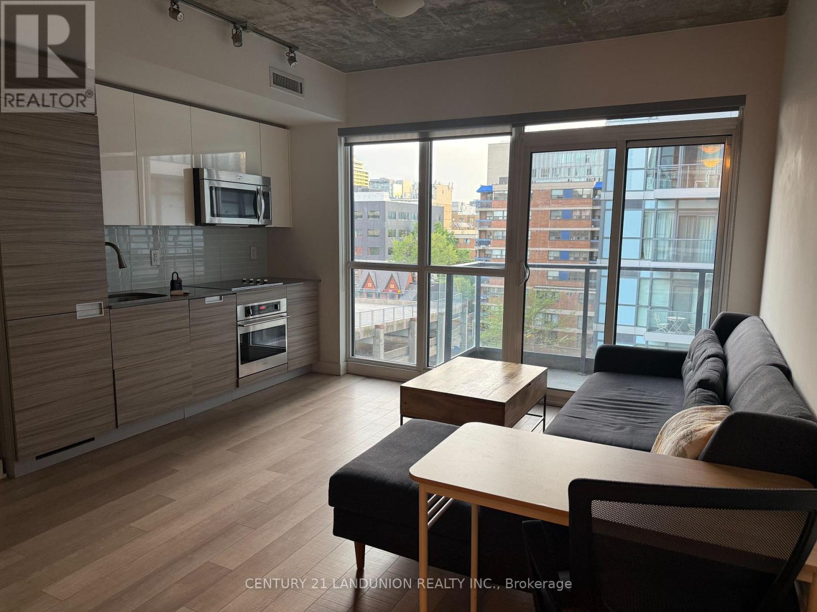 Listing photo of 712 - 210 SIMCOE STREET