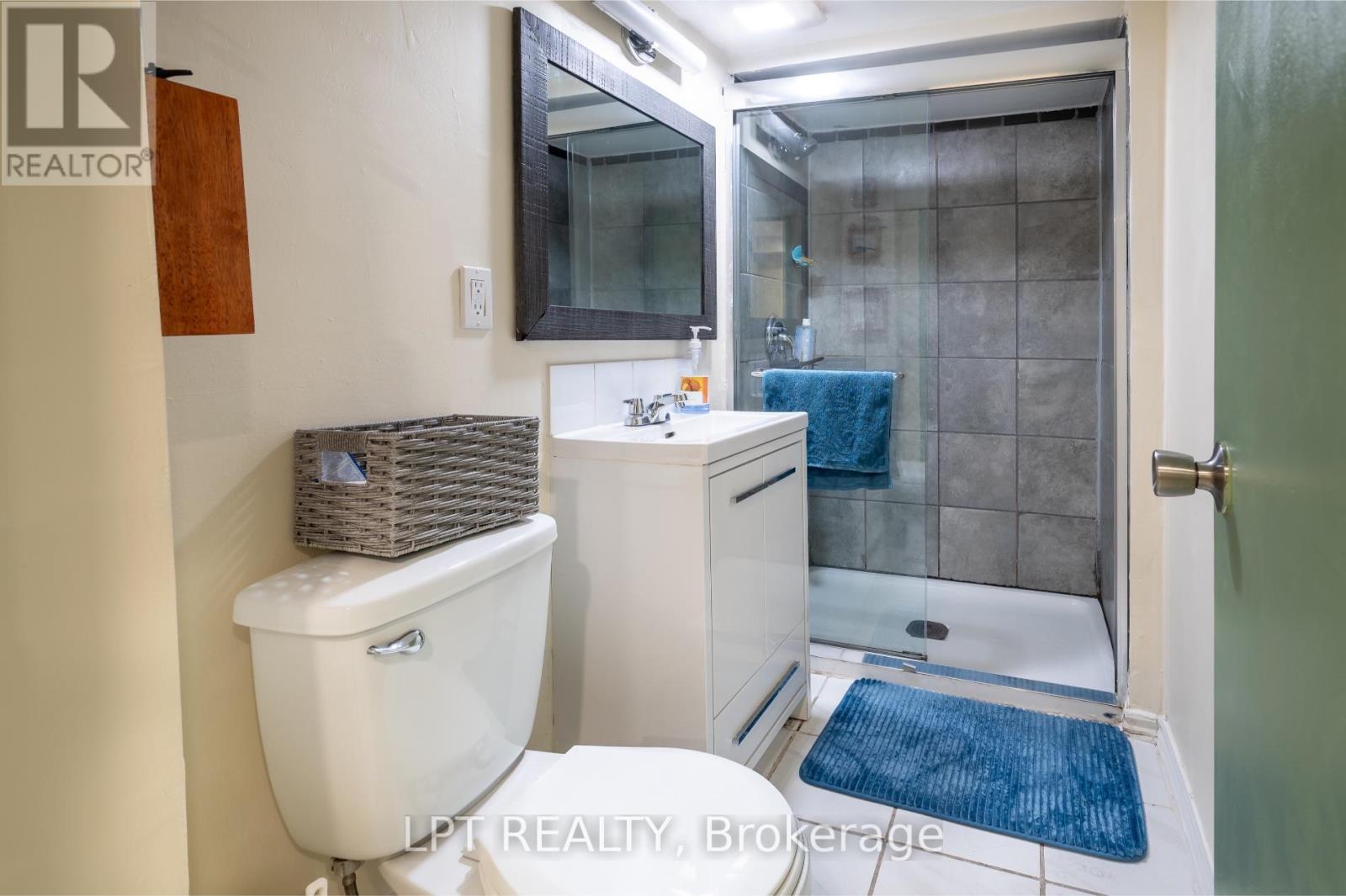 541 VAUGHAN ROAD - 23