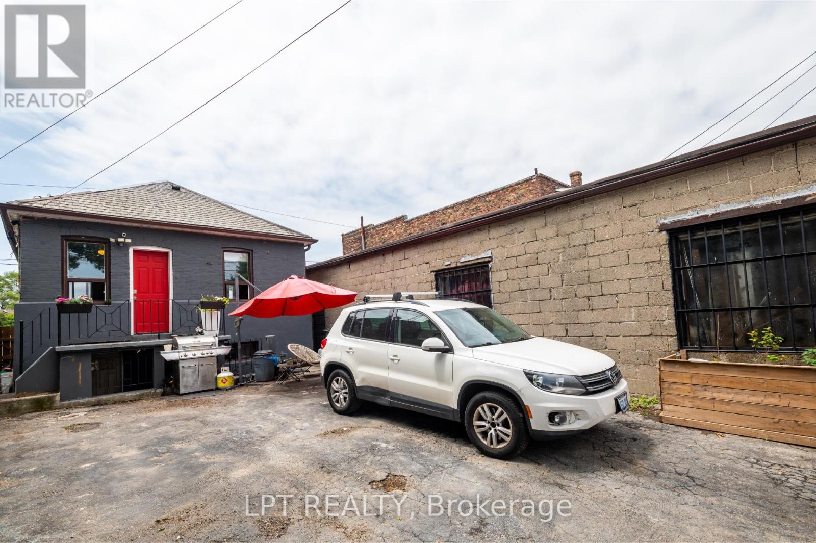 541 VAUGHAN ROAD - 24