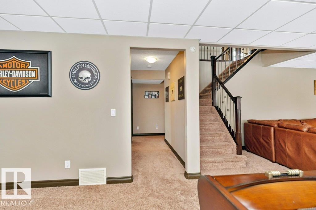 33 HILLCREST PT — photo 49