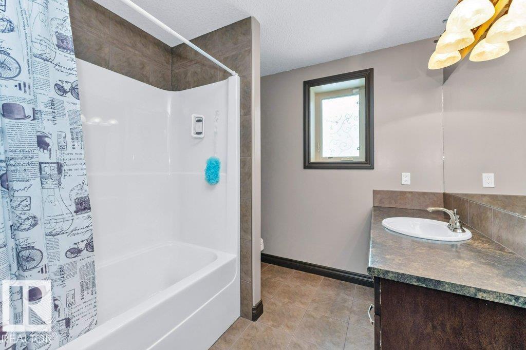 33 HILLCREST PT — photo 53